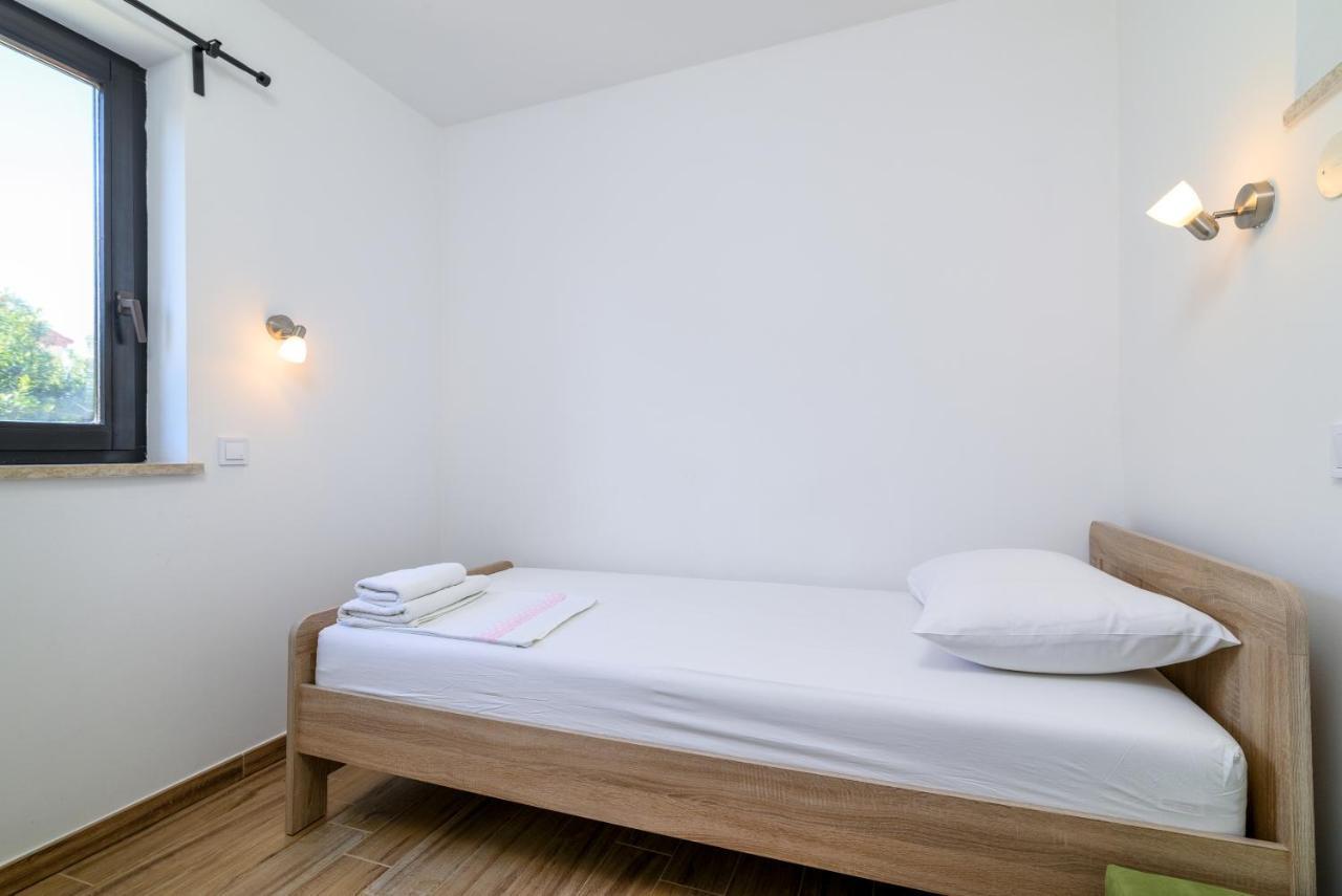 Apartments With A Parking Space Premantura, Medulin - 2228 Exterior photo